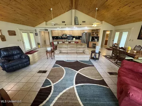 Living - 136 Abe Dr, Many, LA 71449 photo 2 of 3