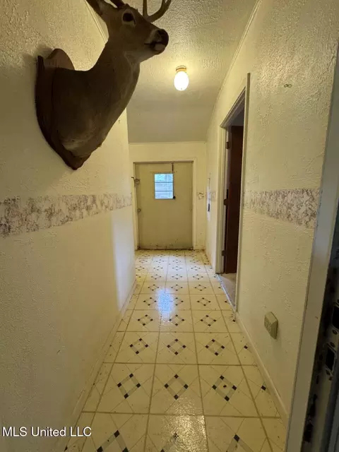 Entry Way - 136 Abe Dr, Many, LA 71449 photo 3 of 3