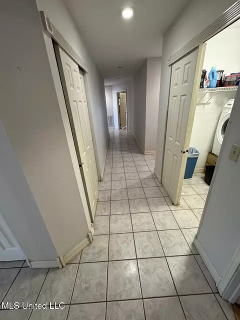 Entry Way - 136 Abe Dr, Many, LA 71449 photo 1 of 3
