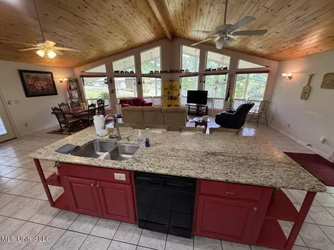 Kitchen - 136 Abe Dr, Many, LA 71449 photo 4 of 4