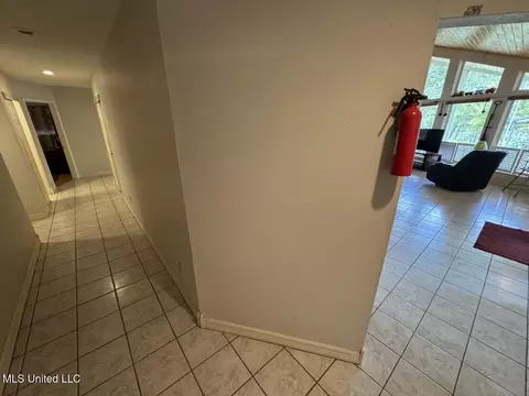 Entry Way - 136 Abe Dr, Many, LA 71449 photo 2 of 3