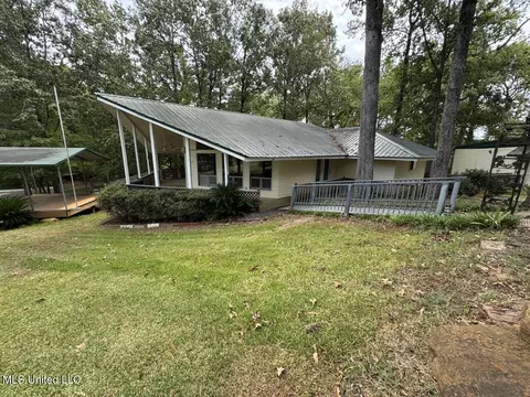 Exterior - 136 Abe Dr, Many, LA 71449 photo 2 of 8
