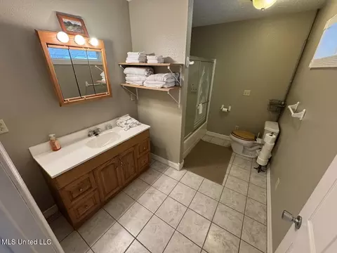 Bath - 136 Abe Dr, Many, LA 71449 photo 1 of 3