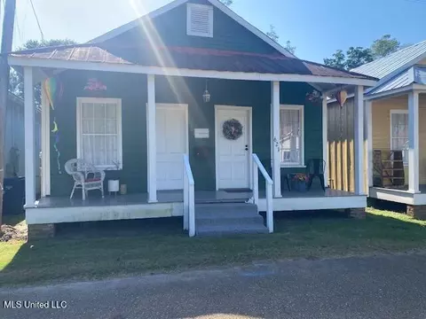621 N Wall St, Natchez, MS 39120