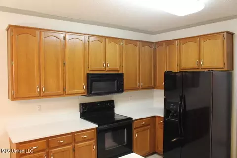 Kitchen - 3590 Tanna Cv, Hernando, MS 38632 photo 2 of 3