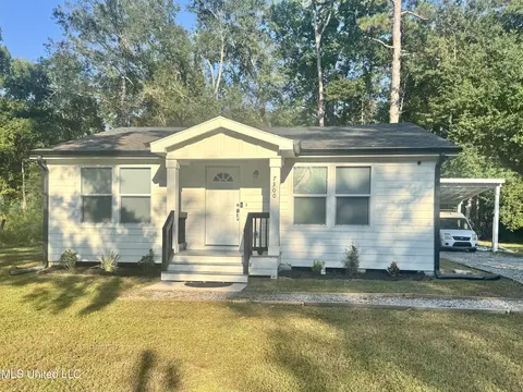 7300 River Music Dr, Gautier, MS 39553