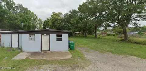 824 Handy Ave, Ocean Springs, MS 39564