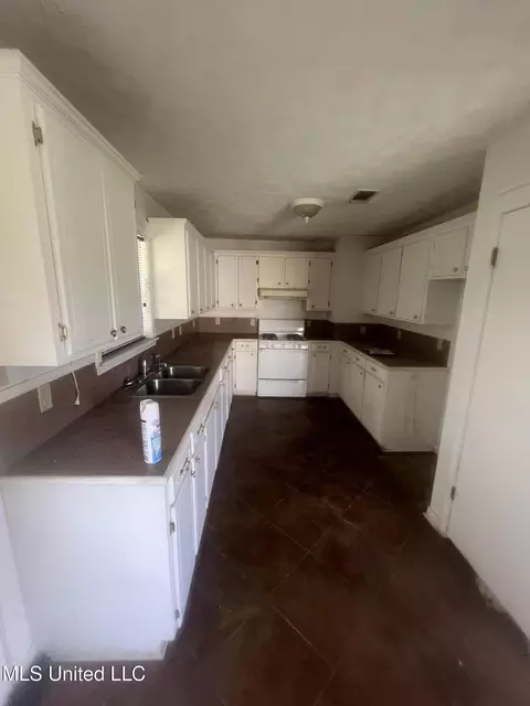 Kitchen - 411 Grenn St, Brookhaven, MS 39601 photo 1 of 1