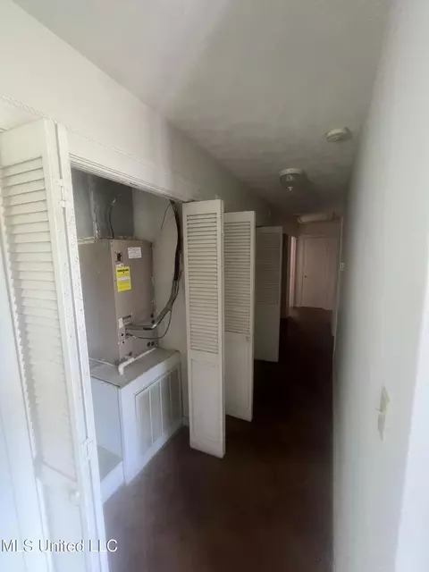 Entry Way - 411 Grenn St, Brookhaven, MS 39601 photo 1 of 1