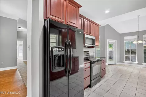 Kitchen - 7310 Ahi Dr, Diamondhead, MS 39525 photo 3 of 4