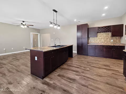 543 Moore Loop, Byhalia, MS 38611 photo 14