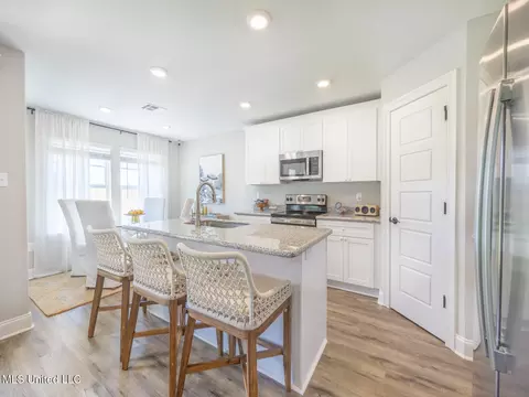 10536 Landon Meadows Dr, Gulfport, MS 39503