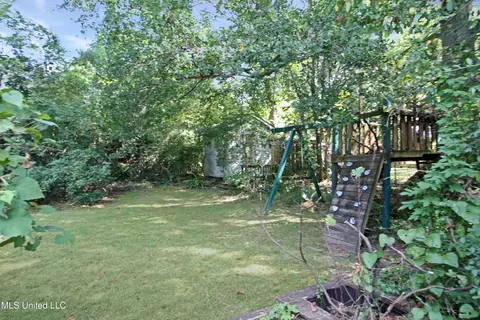 Exterior - 1032 Belhaven St, Jackson, MS 39202 photo 16 of 17