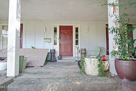 Exterior - 1032 Belhaven St, Jackson, MS 39202 photo 2 of 17