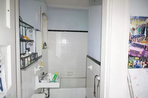 Bath - 1032 Belhaven St, Jackson, MS 39202 photo 3 of 3