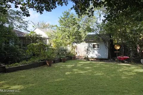 Exterior - 1032 Belhaven St, Jackson, MS 39202 photo 14 of 17