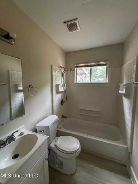 Bath - 5620 Hearn St, Jackson, MS 39206 photo 1 of 1