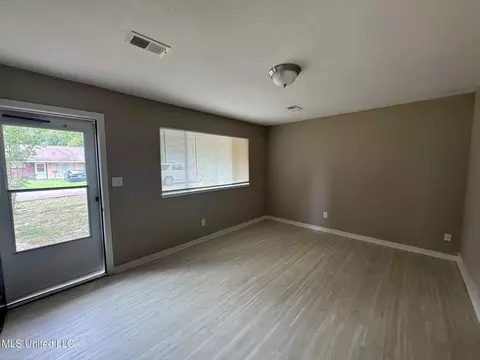 Living - 5620 Hearn St, Jackson, MS 39206 photo 2 of 3