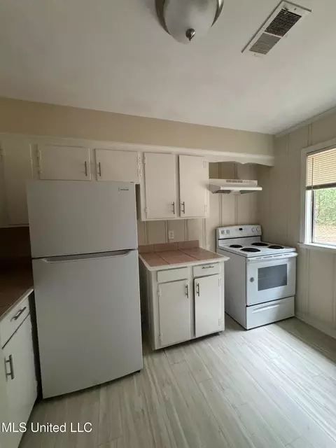 Kitchen - 5620 Hearn St, Jackson, MS 39206 photo 2 of 2