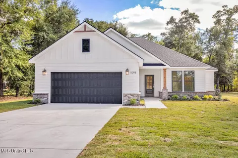 11098 Shorecrest Rd, Biloxi, MS 39532