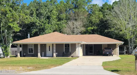 413 Old Spanish Trl, Waveland, MS 39576