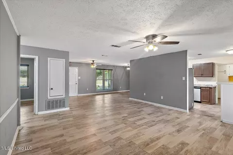 Living - 605 Upper Darby Rd, Jackson, MS 39212 photo 5 of 5