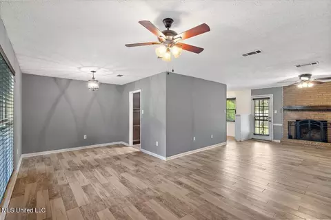 Living - 605 Upper Darby Rd, Jackson, MS 39212 photo 1 of 5