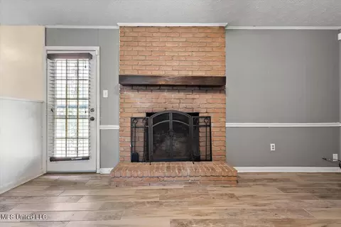 Living - 605 Upper Darby Rd, Jackson, MS 39212 photo 4 of 5