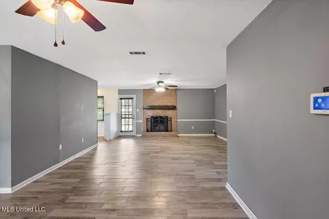 Living - 605 Upper Darby Rd, Jackson, MS 39212 photo 2 of 5
