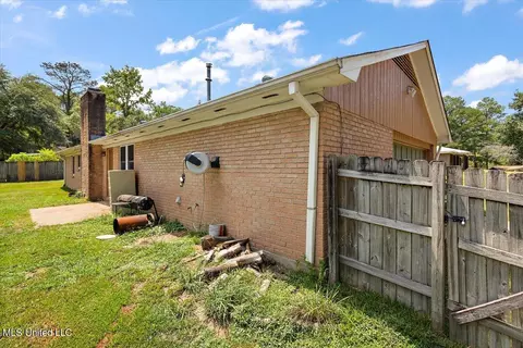 Exterior - 605 Upper Darby Rd, Jackson, MS 39212 photo 6 of 7