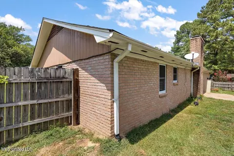 Exterior - 605 Upper Darby Rd, Jackson, MS 39212 photo 5 of 7