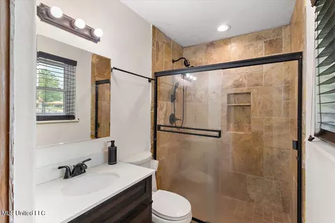 Bath - 605 Upper Darby Rd, Jackson, MS 39212 photo 1 of 2