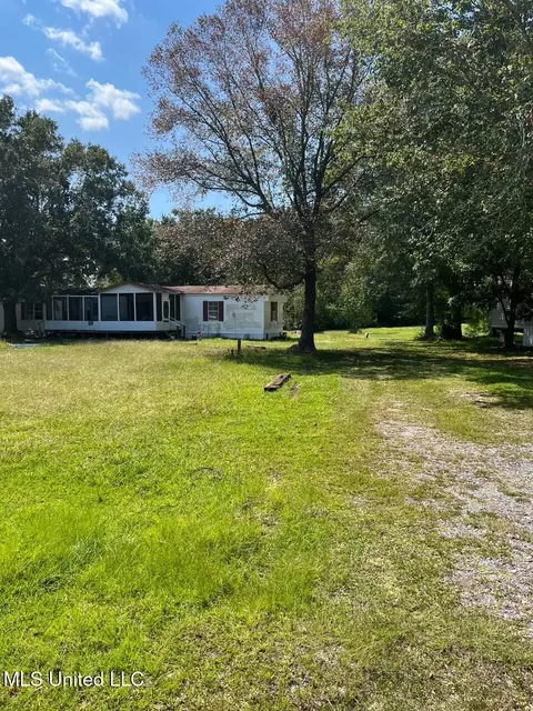 11451 Parkers Cir, Biloxi, MS 39532