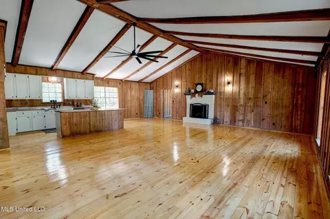 Living - 761 Thaggard Rd, Carthage, MS 39051 photo 3 of 3