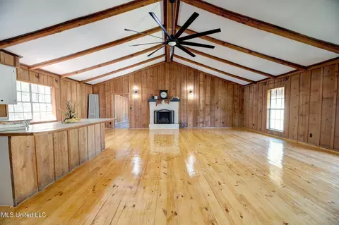 Living - 761 Thaggard Rd, Carthage, MS 39051 photo 2 of 3