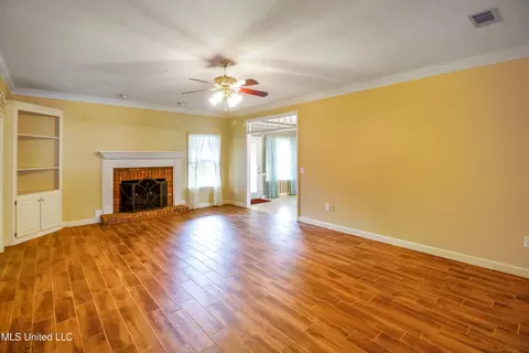 Living - 117 Springtree Dr, Brandon, MS 39042 photo 1 of 5