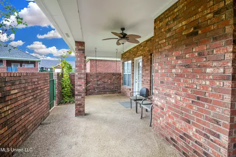 Exterior - 117 Springtree Dr, Brandon, MS 39042 photo 6 of 9