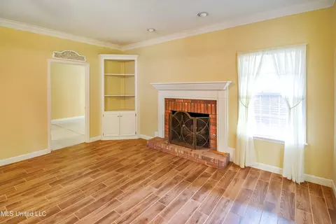 Living - 117 Springtree Dr, Brandon, MS 39042 photo 3 of 5
