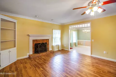 Living - 117 Springtree Dr, Brandon, MS 39042 photo 4 of 5
