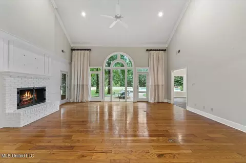 Living - 791 Hickory Ridge Dr, Hernando, MS 38632 photo 2 of 2