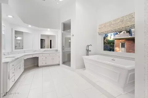 Bath - 791 Hickory Ridge Dr, Hernando, MS 38632 photo 6 of 8