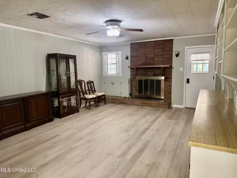 Living - 159 Liberty Rd, Natchez, MS 39120 photo 3 of 6