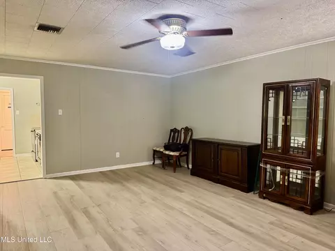 Living - 159 Liberty Rd, Natchez, MS 39120 photo 4 of 6