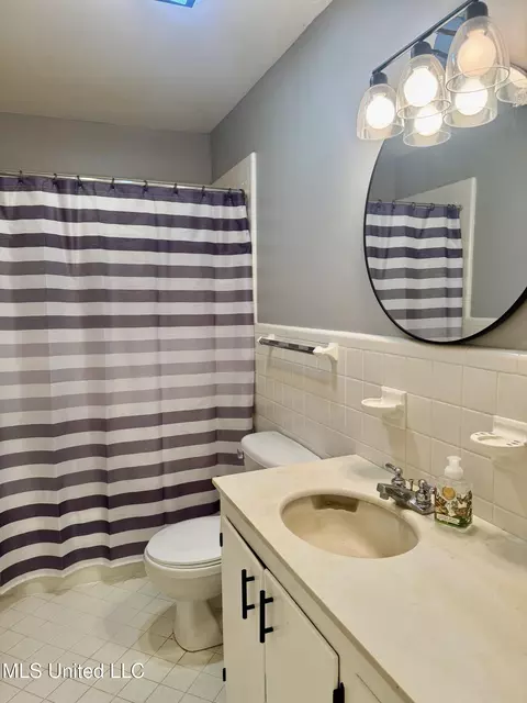 Bath - 159 Liberty Rd, Natchez, MS 39120 photo 2 of 5
