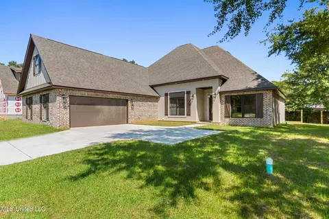 138 Destiny Oaks Dr, Long Beach, MS 39560