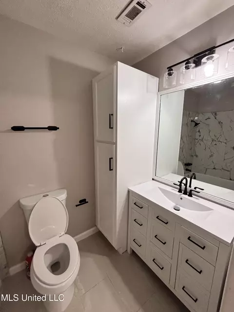 Bath - 248 Ramada Cir, Jackson, MS 39212 photo 3 of 3