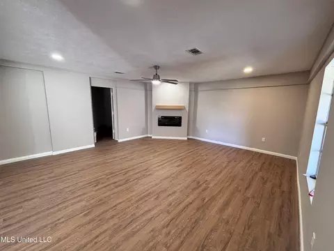 Living - 248 Ramada Cir, Jackson, MS 39212 photo 2 of 4