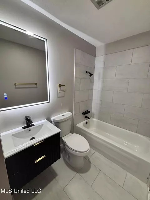 Bath - 248 Ramada Cir, Jackson, MS 39212 photo 2 of 3