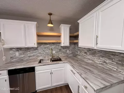 Kitchen - 248 Ramada Cir, Jackson, MS 39212 photo 2 of 3