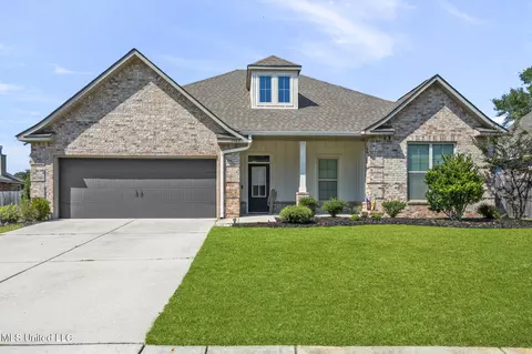 7465 Saints Cir, Ocean Springs, MS 39564